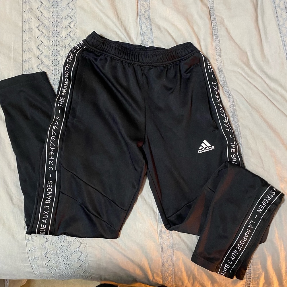 Boys adidas jogger size M (10/12)